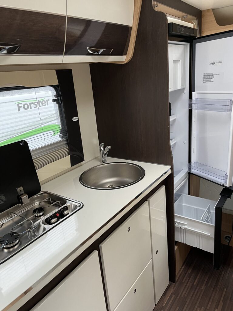 Wohnmobil groß mit Küche und Kühlschrank